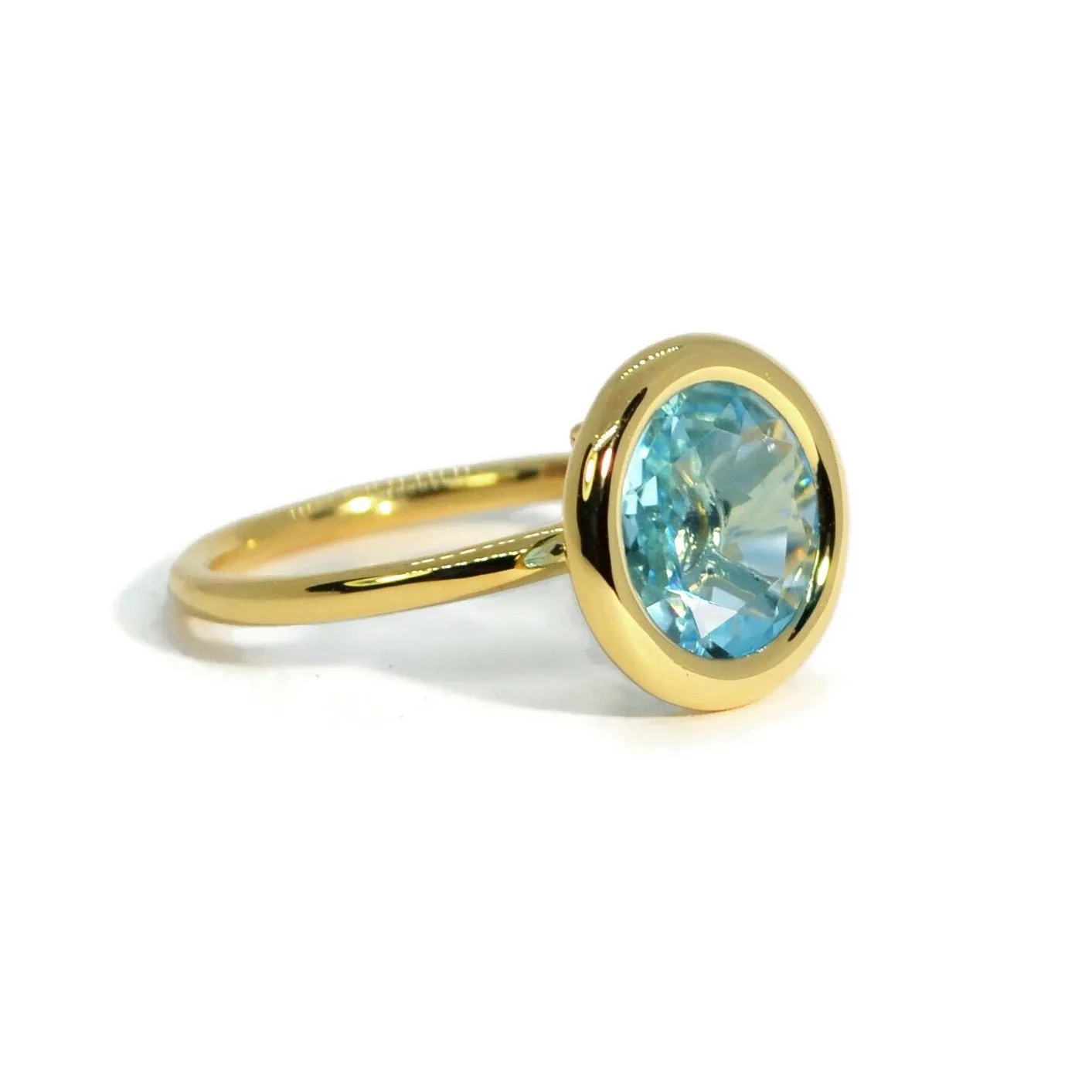 A & Furst - Gaia - Medium Stackable Ring with Round Blue Topaz, 18k Yellow Gold