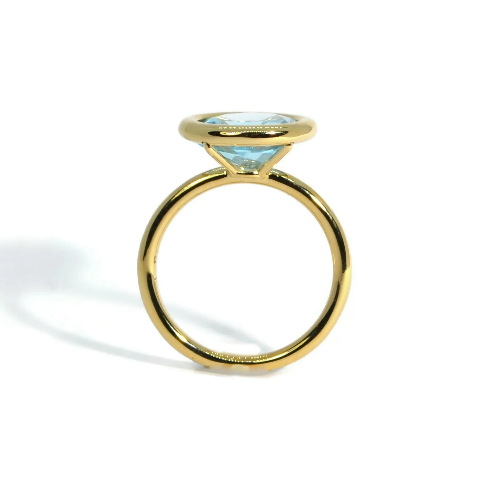 A & Furst - Gaia - Medium Stackable Ring with Round Blue Topaz, 18k Yellow Gold