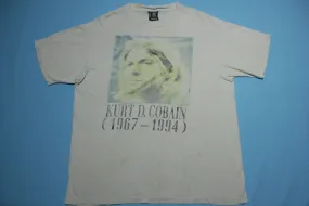 Kurt D Cobain Memorial Vintage 1967-1994 Original Giant Tag Distressed Nirvana T-Shirt