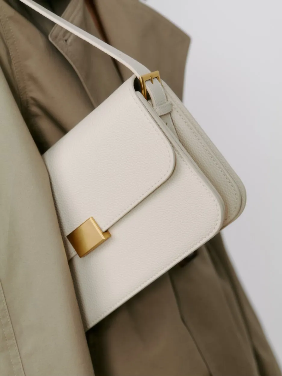 THE CLASSIC SHOULDER BAG - CREAM PEBBLE